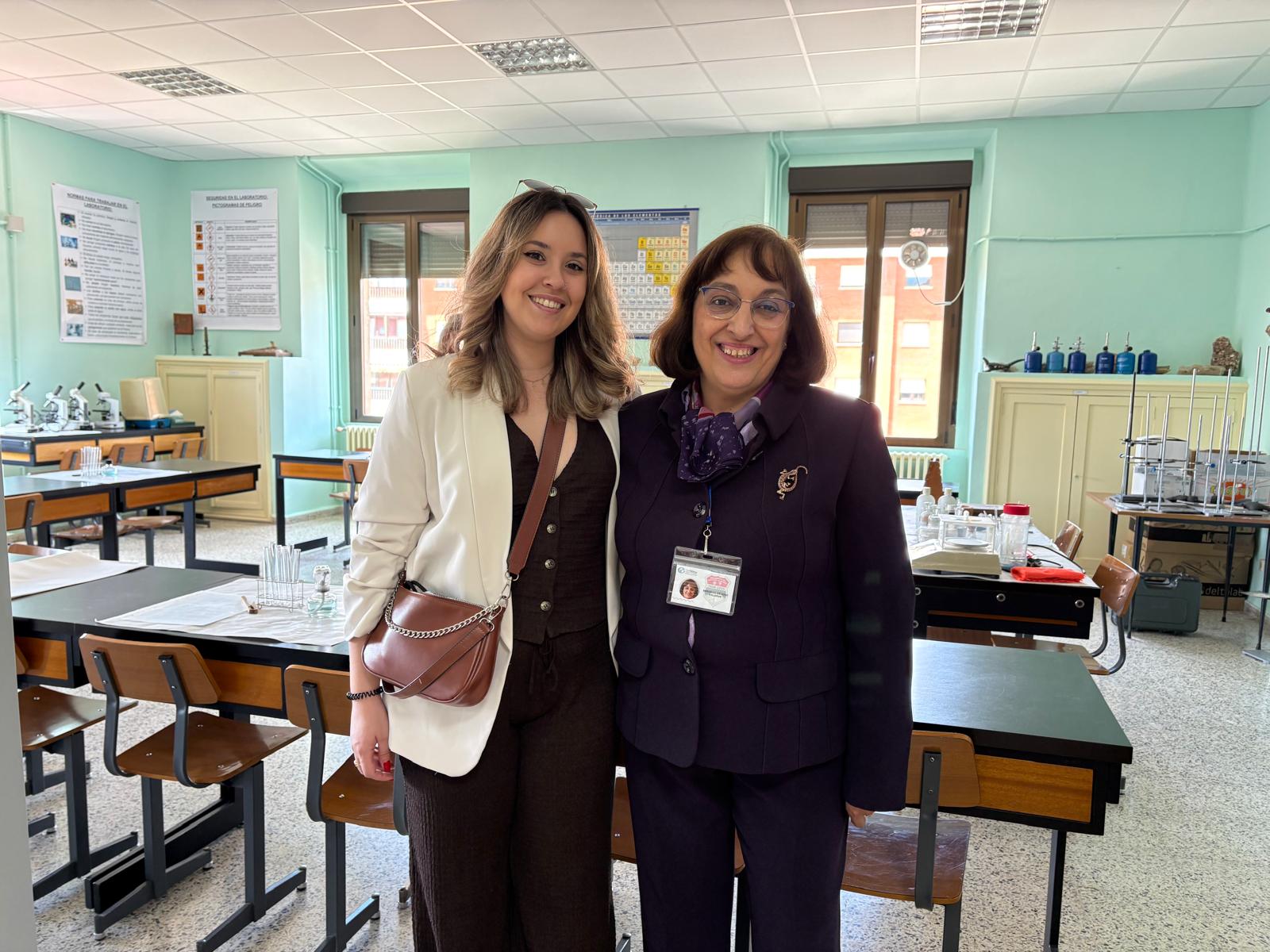 Lágrimas, abrazos y recuerdos en el reencuentro de antiguos alumnos del Colegio Esclavas de Salamanca