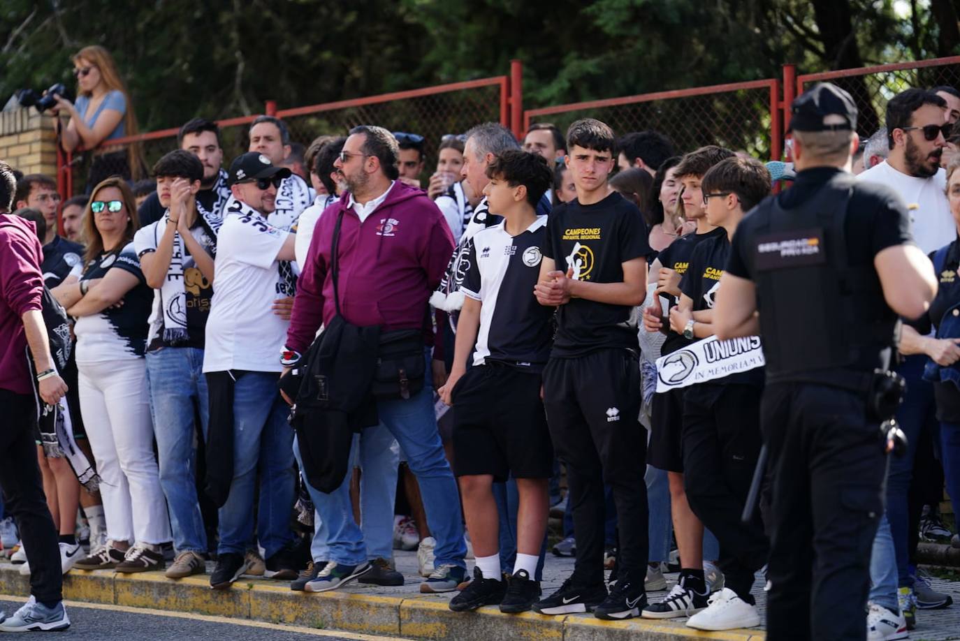 Recibimiento de la afición de Unionistas al equipo