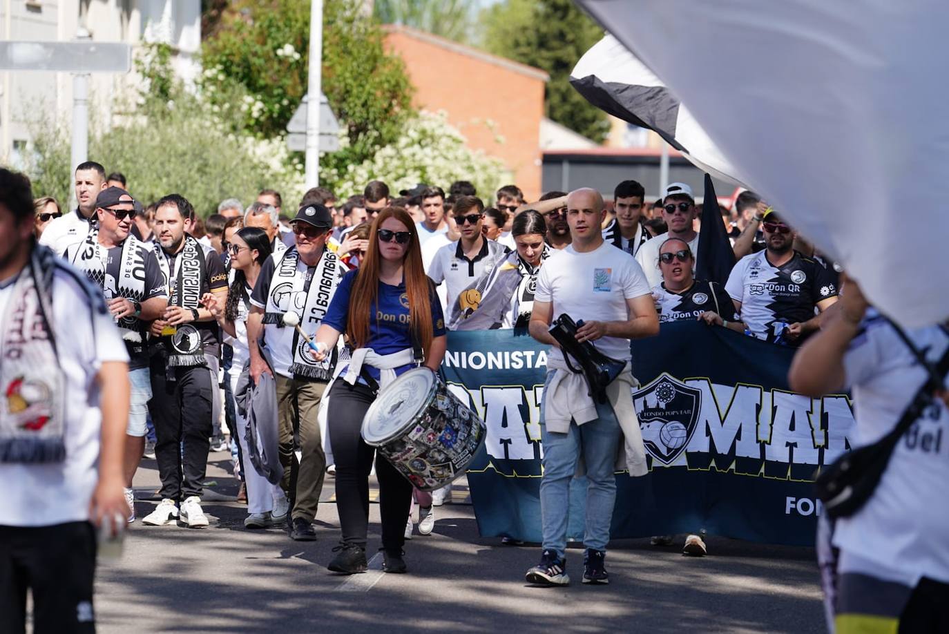 Recibimiento de la afición de Unionistas al equipo