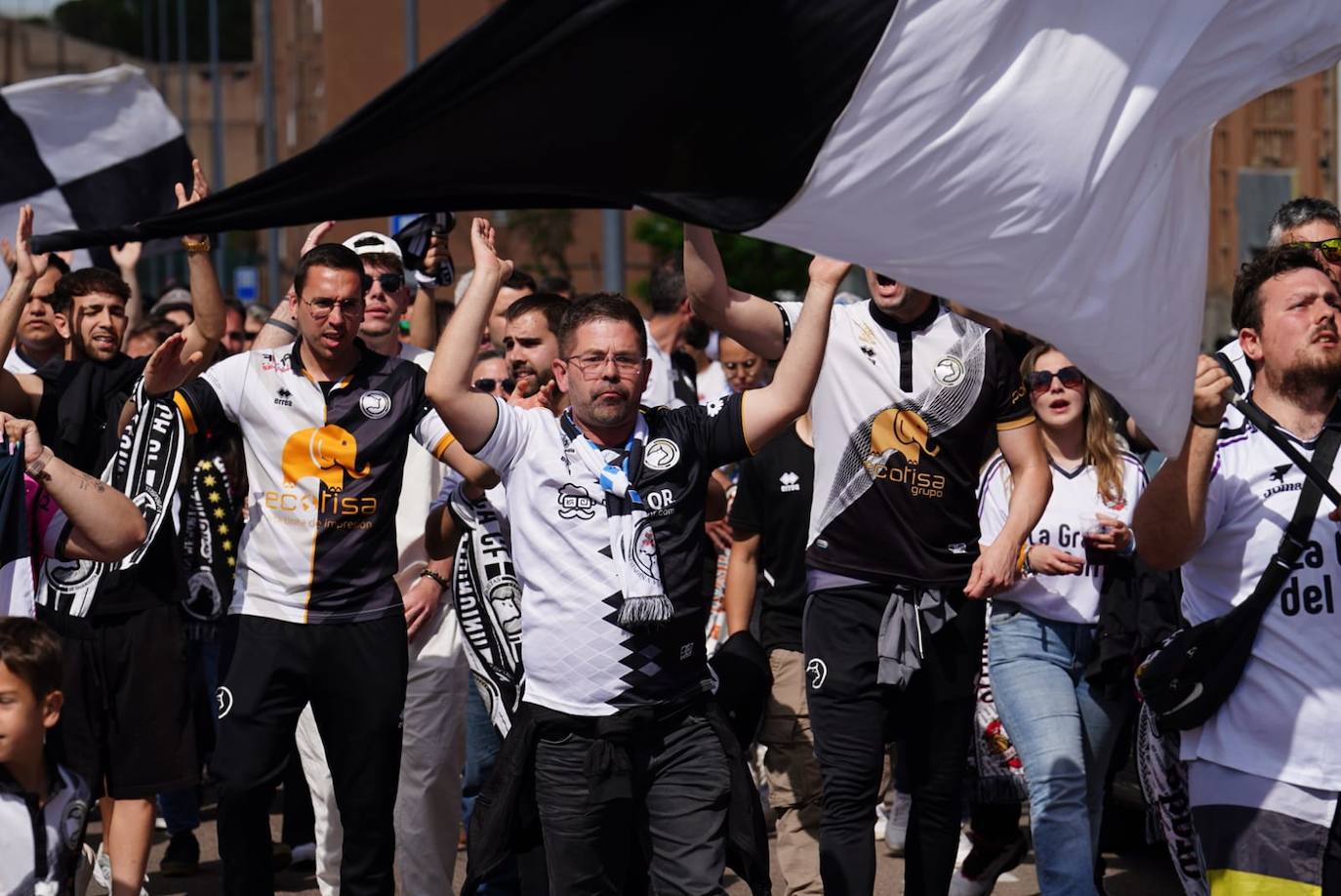 Recibimiento de la afición de Unionistas al equipo