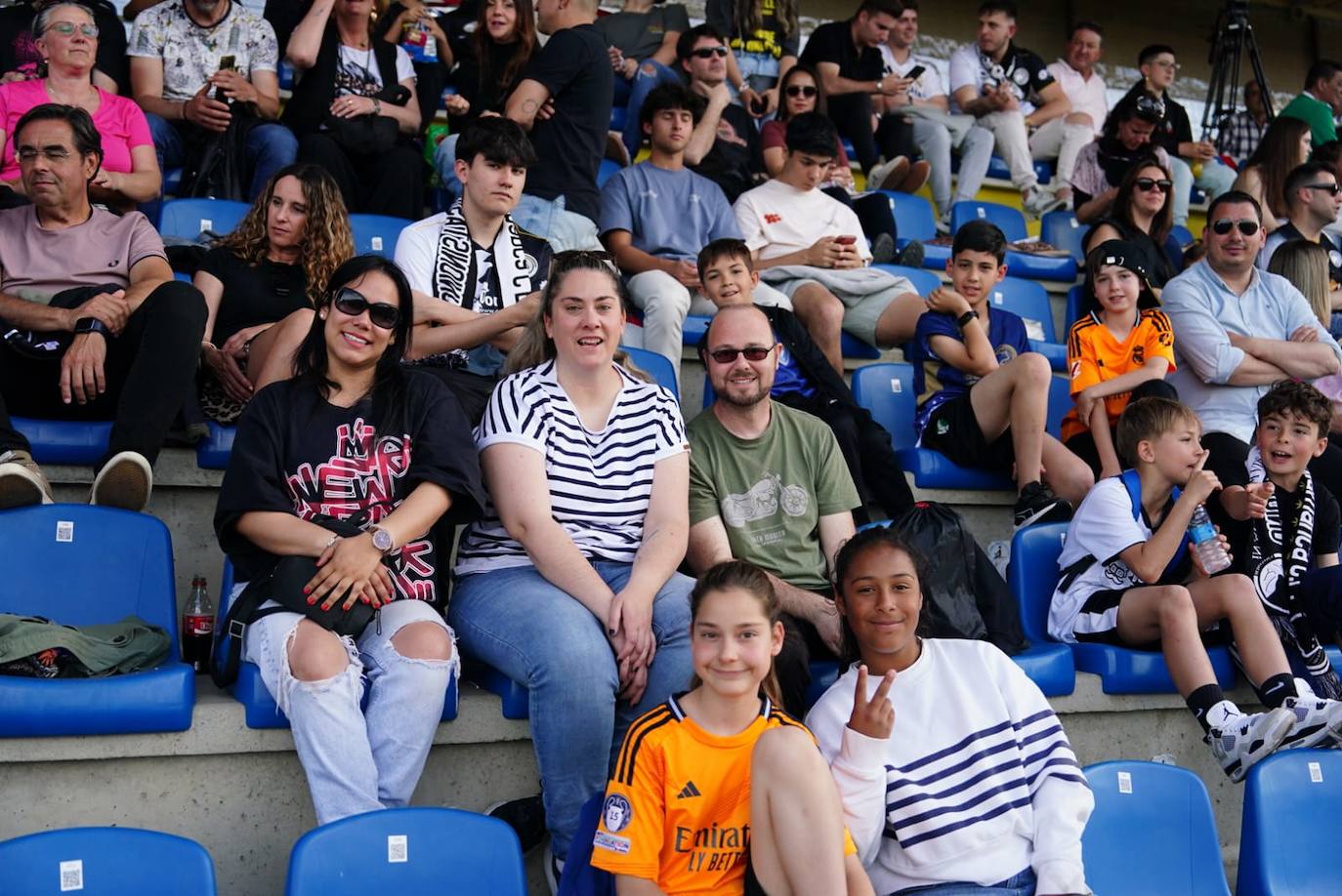 Búscate en la grada del Reina Sofía en el partido entre Unionistas y la SD Tarazona