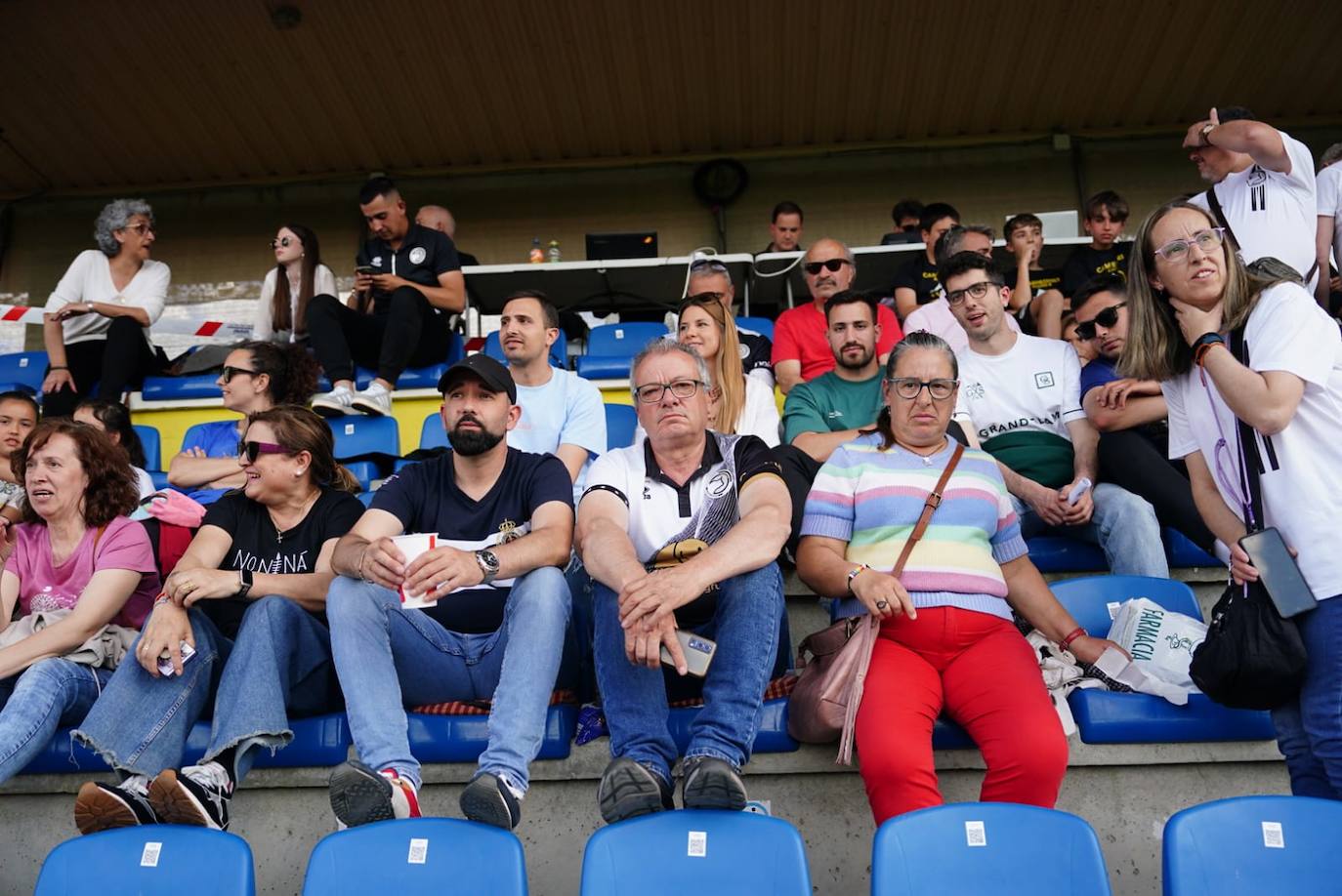 Búscate en la grada del Reina Sofía en el partido entre Unionistas y la SD Tarazona