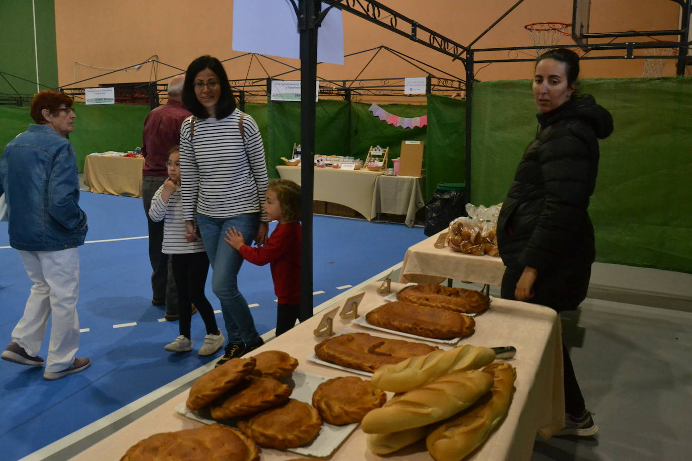 Lumbrales exhibe sus productos locales