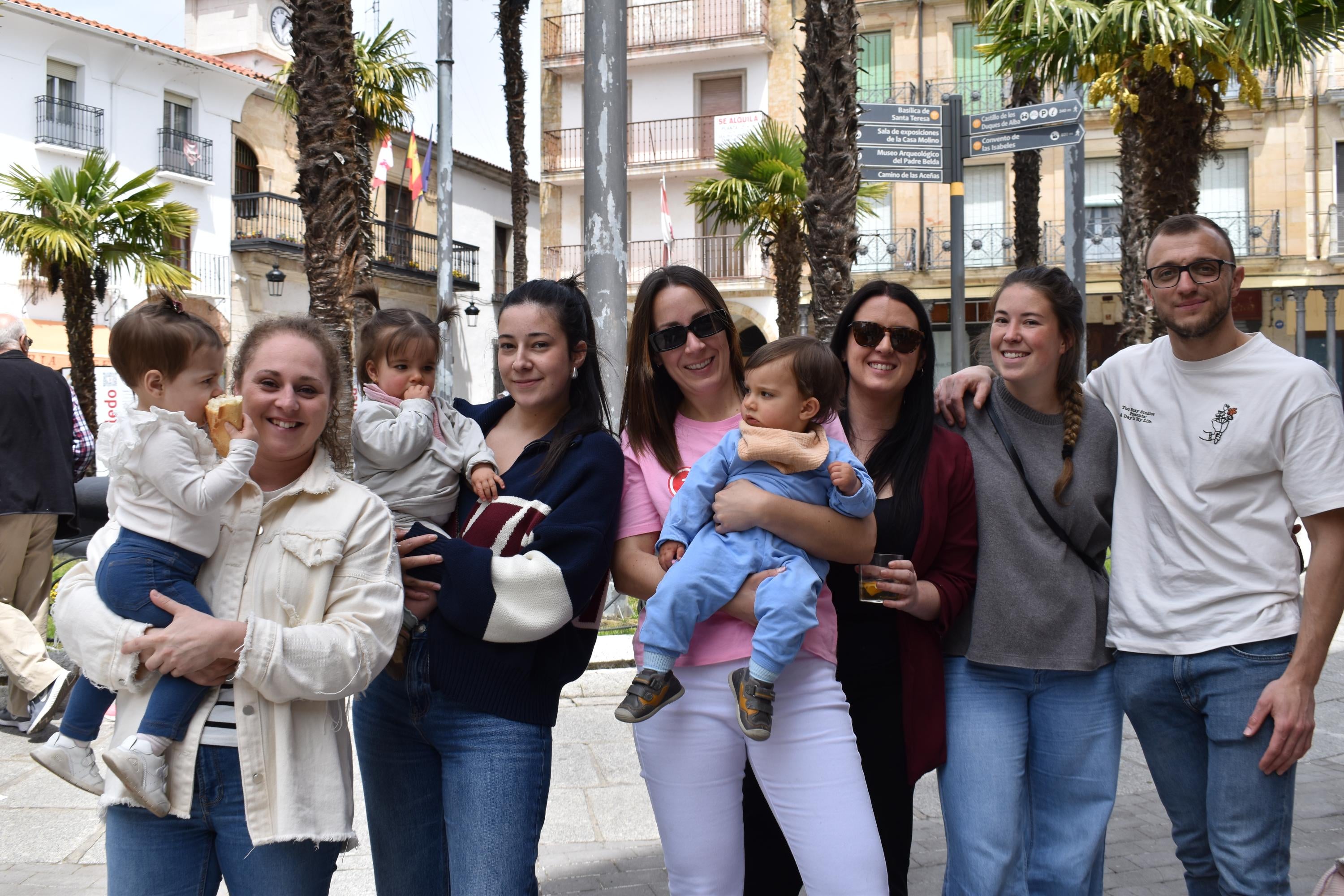 Sábado histórico en Alba de Tormes con colas de hasta 200 metros para venerar el cuerpo de Santa Teresa
