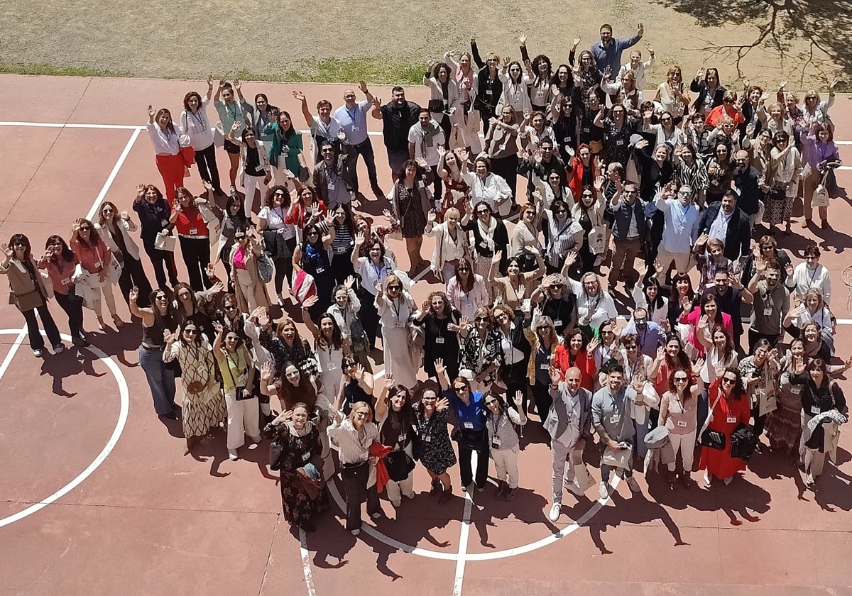 Lágrimas, abrazos y recuerdos en el reencuentro de antiguos alumnos del Colegio Esclavas de Salamanca
