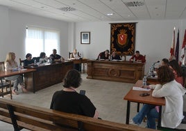 Sesión de pleno en el Ayuntamiento de Vitigudino.