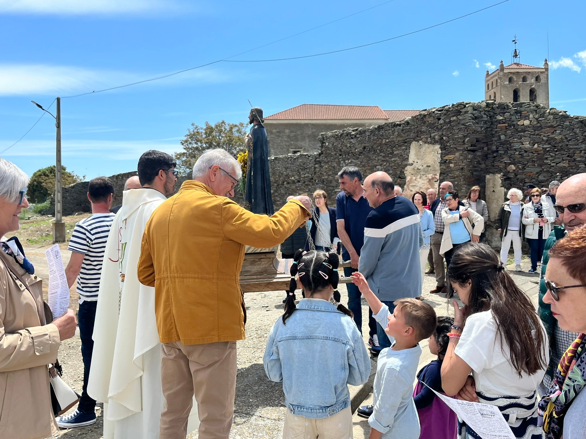 Eucaristía, bendición de campos y convite en Salvatierra de Tormes para honrar a San Isidro