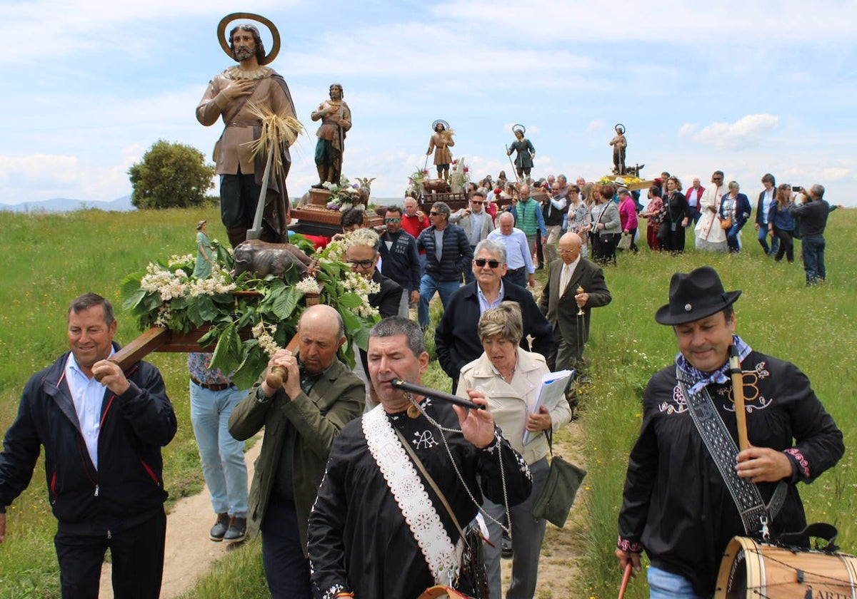 Encuentro de seis imágenes de San Isidro para bendecir los campos del Alto Alagón