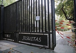 Una de las entradas del parque de Los Jesuitas.