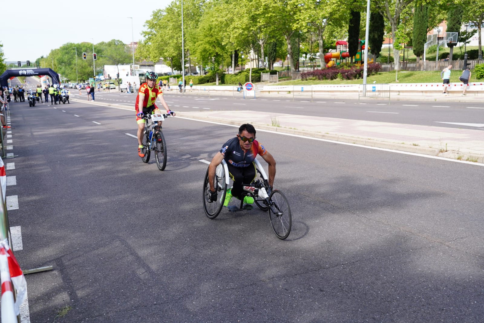 Adrián Martín y Ester Rodríguez se proclaman vencedores de la XIII Carrera Cívico-Militar San Fernando