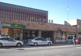 Ambos se conocieron en las proximidades de la estación de bus.