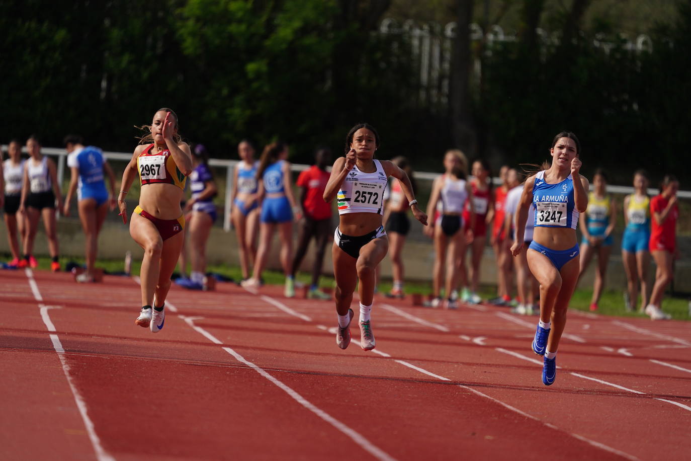 Otra gran tarde de atletismo en Las Pistas con marcas muy destacadas