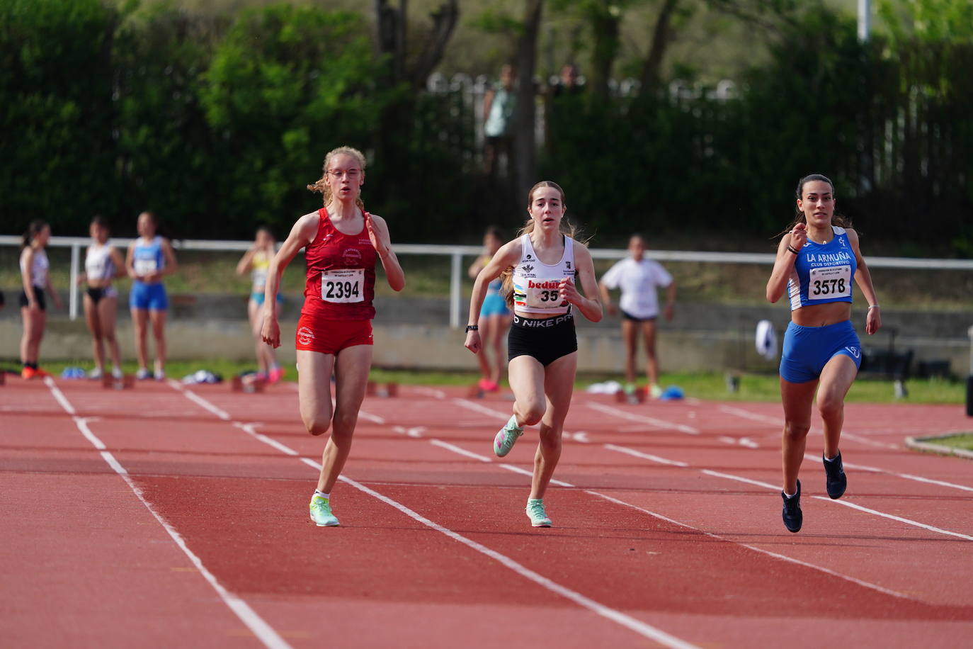Otra gran tarde de atletismo en Las Pistas con marcas muy destacadas