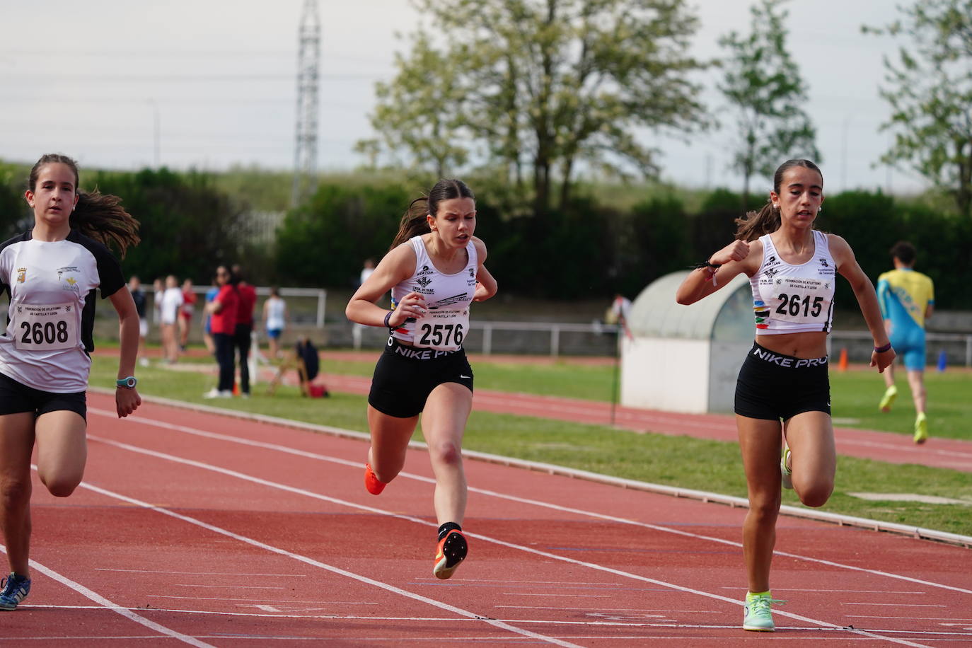 Otra gran tarde de atletismo en Las Pistas con marcas muy destacadas