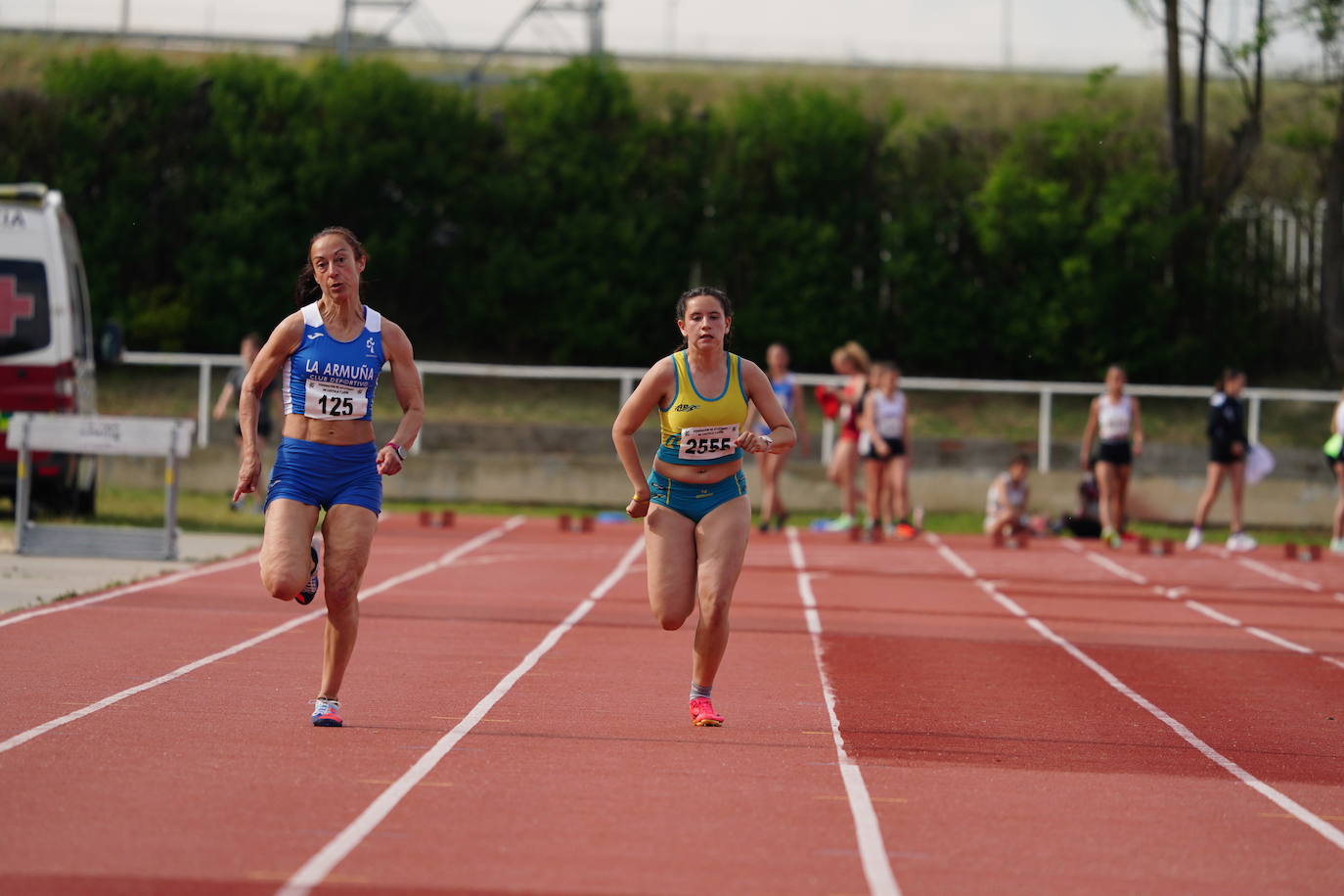 Otra gran tarde de atletismo en Las Pistas con marcas muy destacadas