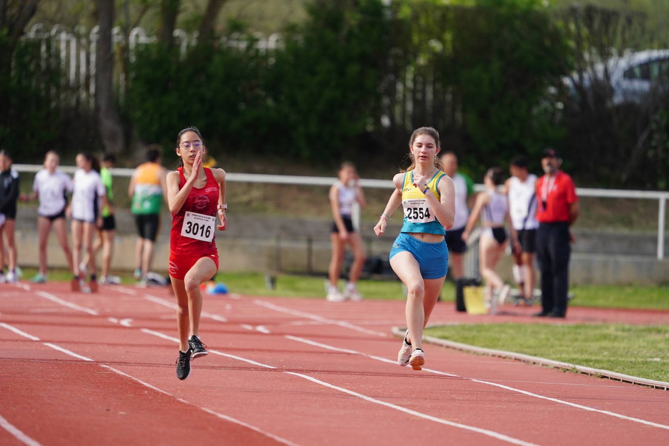 Otra gran tarde de atletismo en Las Pistas con marcas muy destacadas