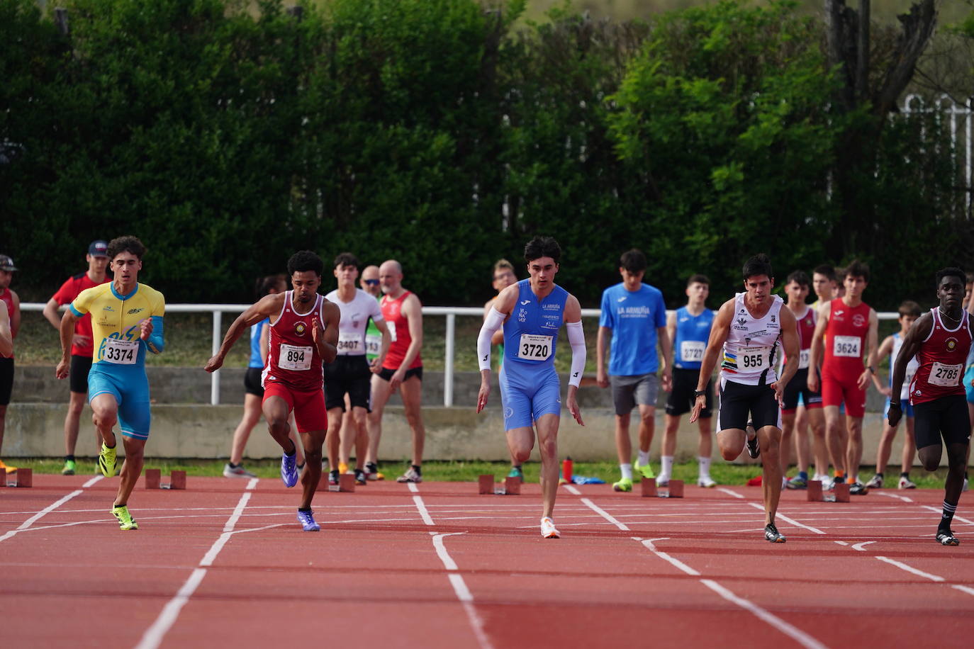 Otra gran tarde de atletismo en Las Pistas con marcas muy destacadas