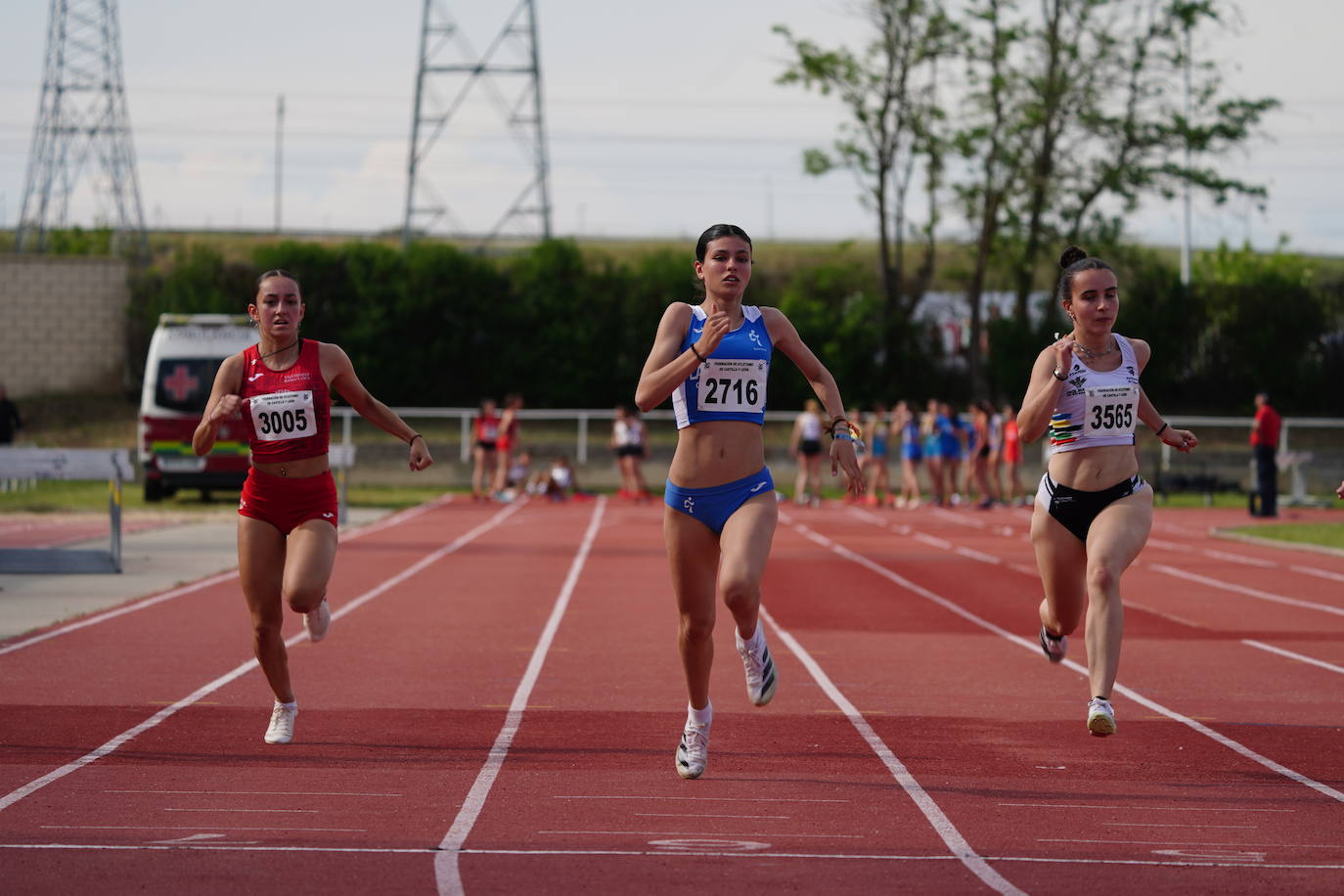 Otra gran tarde de atletismo en Las Pistas con marcas muy destacadas