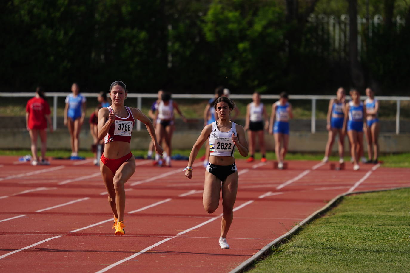 Otra gran tarde de atletismo en Las Pistas con marcas muy destacadas