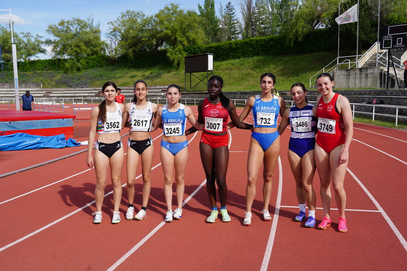 Otra gran tarde de atletismo en Las Pistas con marcas muy destacadas
