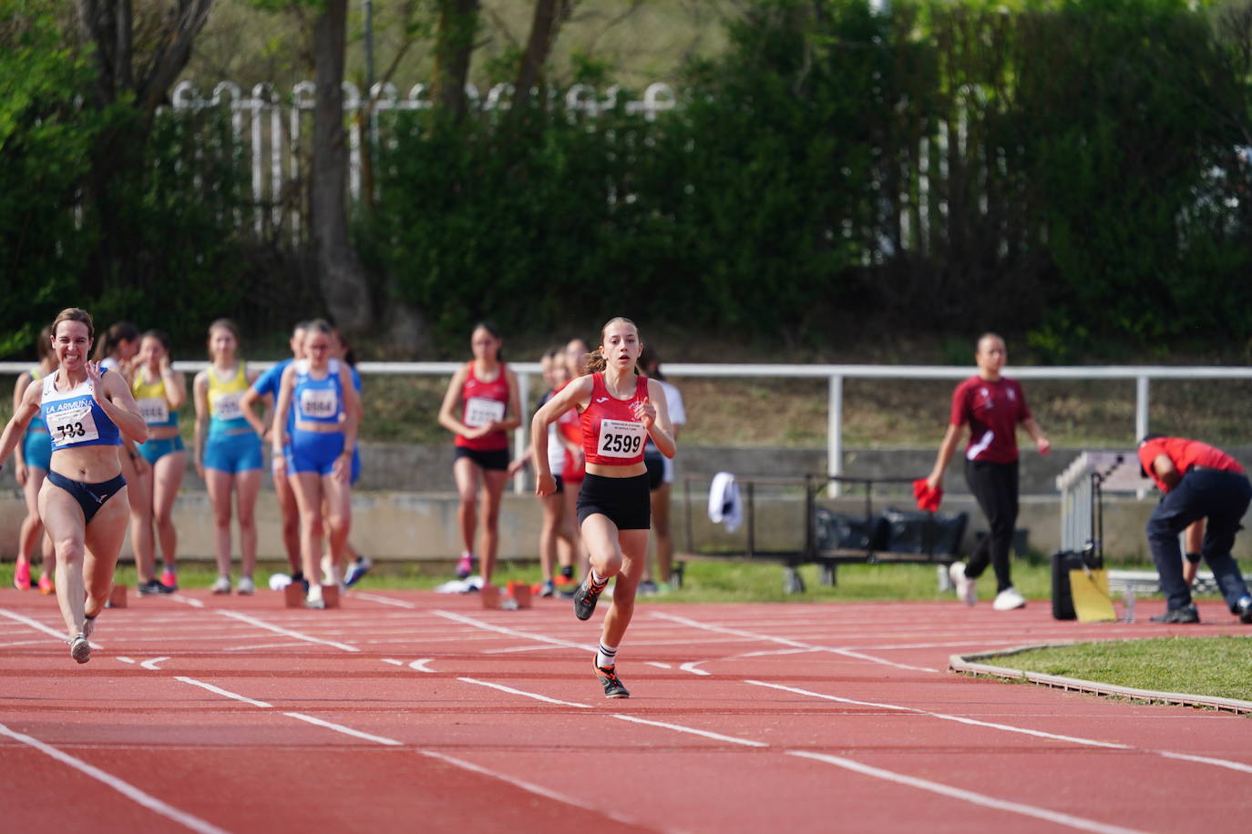 Otra gran tarde de atletismo en Las Pistas con marcas muy destacadas