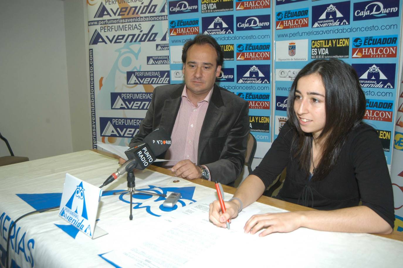 El 28 de mayo de 2008 firmó la renovación de su contrato por otras dos temporadas. A sus 21 años declaraba que «lo que yo quiero es crecer como jugadora en el Avenida».