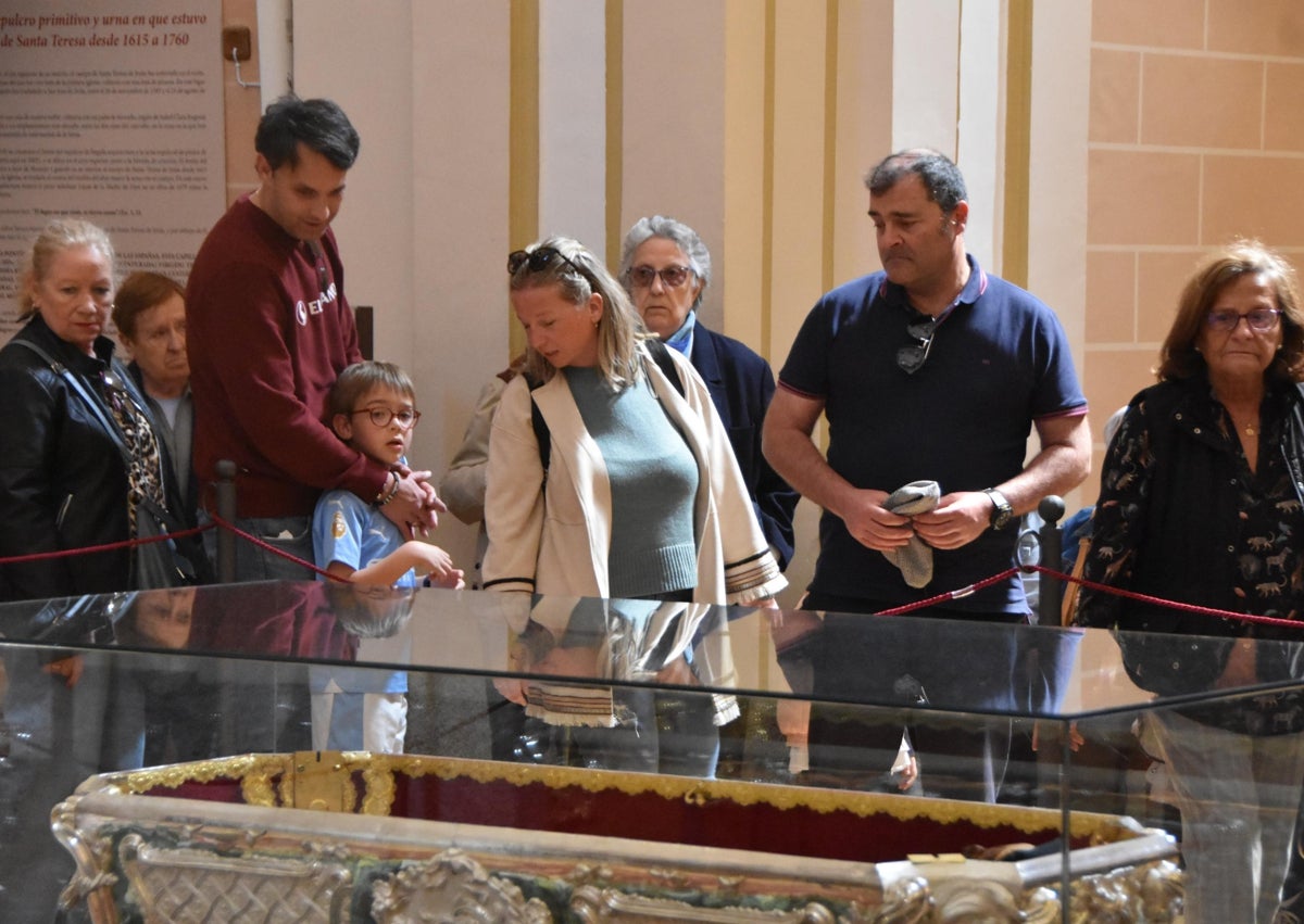 Imagen secundaria 1 - «Santa Teresa siempre estuvo a mi lado en el poste de la portería»
