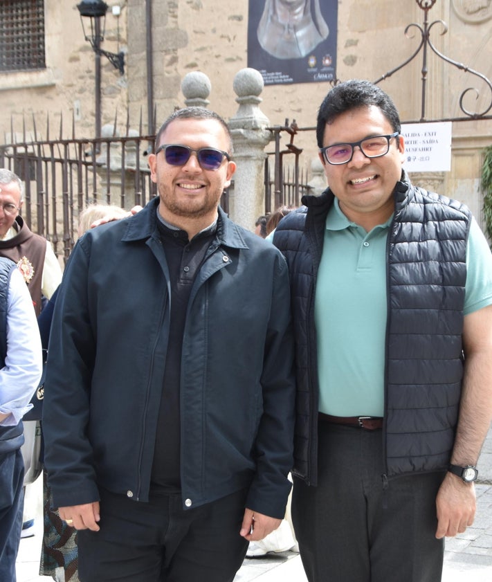 Imagen secundaria 2 - «Santa Teresa siempre estuvo a mi lado en el poste de la portería»