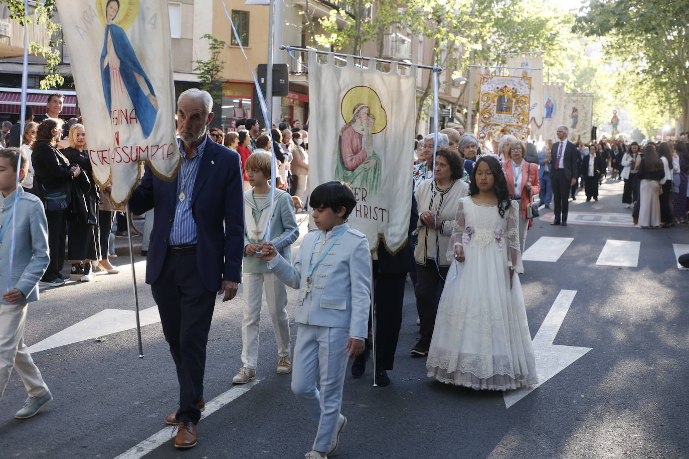 30 años de María Auxiliadora a hombros por las calles de Salamanca