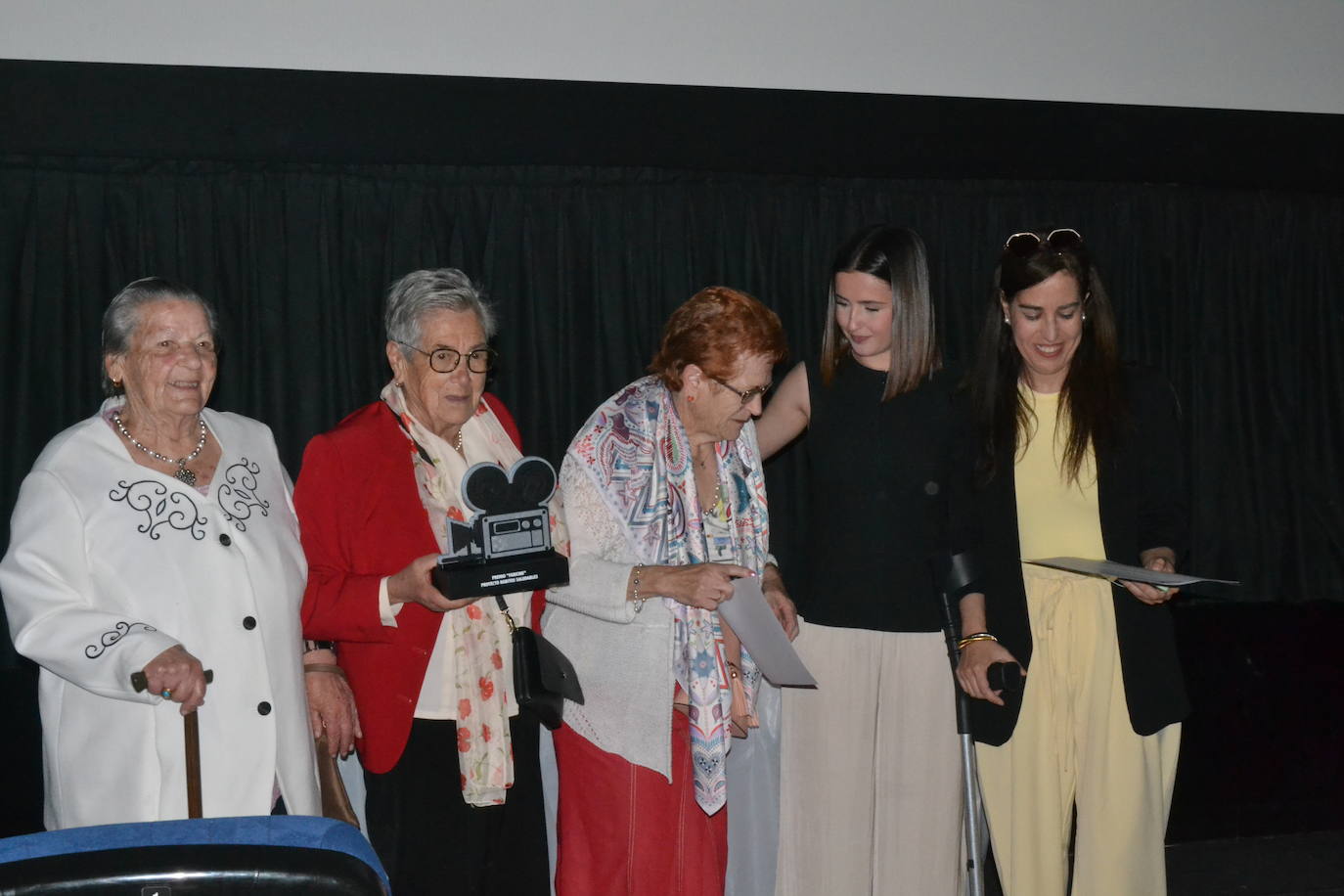 Jóvenes y mayores muestran su talento creativo gracias a Faricine