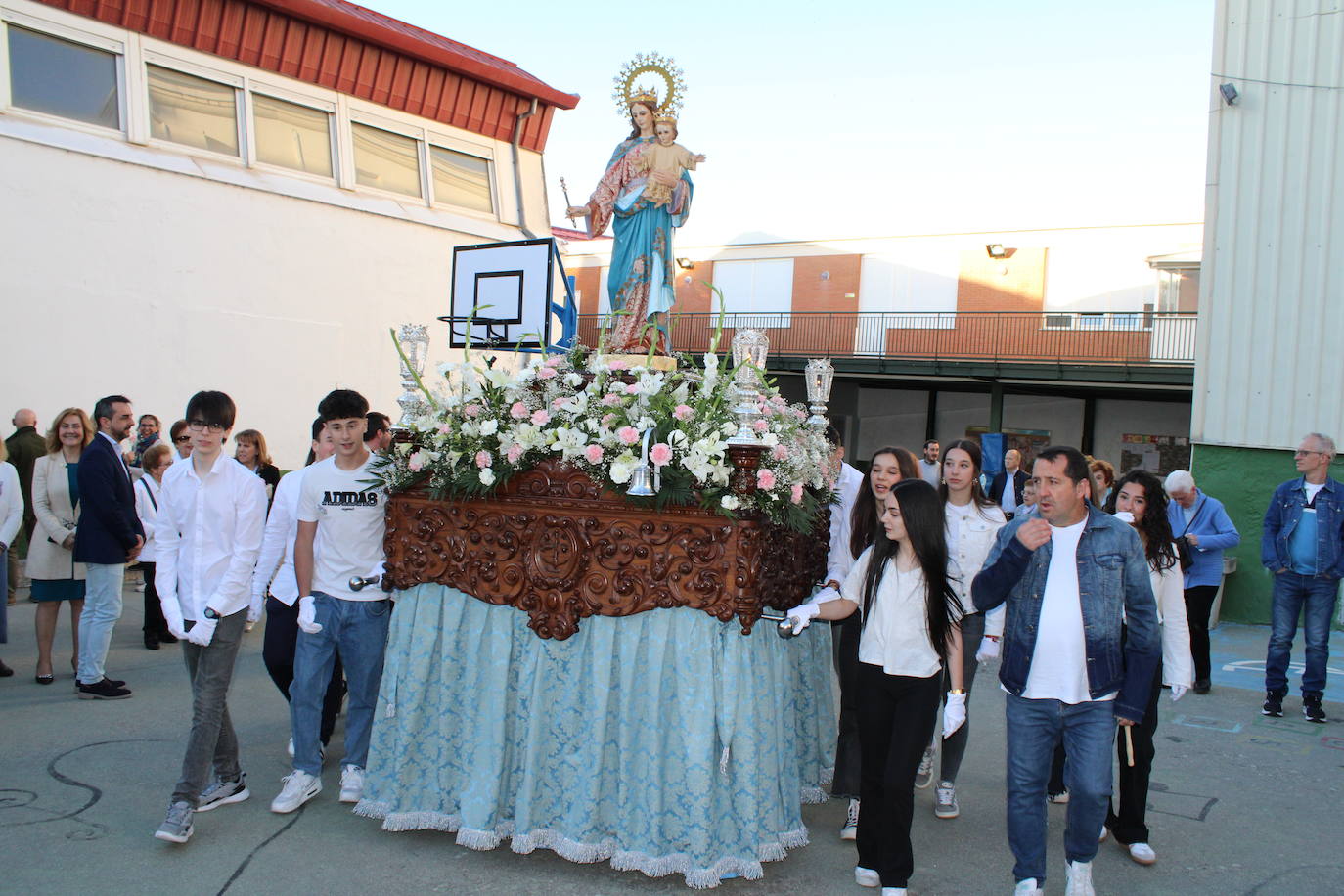 Béjar se vuelca con María Auxiliadora