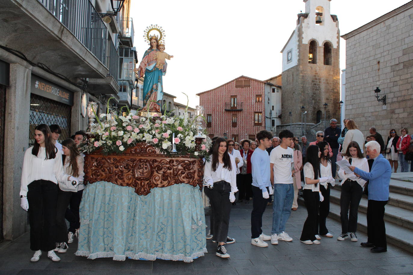 Béjar se vuelca con María Auxiliadora