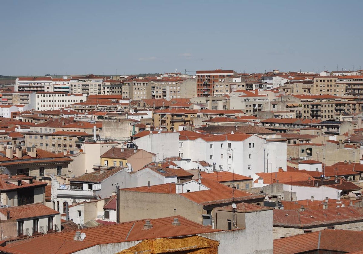 Vista aérea de decenas de edificios de viviendas de Salamanca.