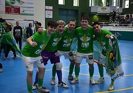 Los jugadores del Albense celebran la victoria.