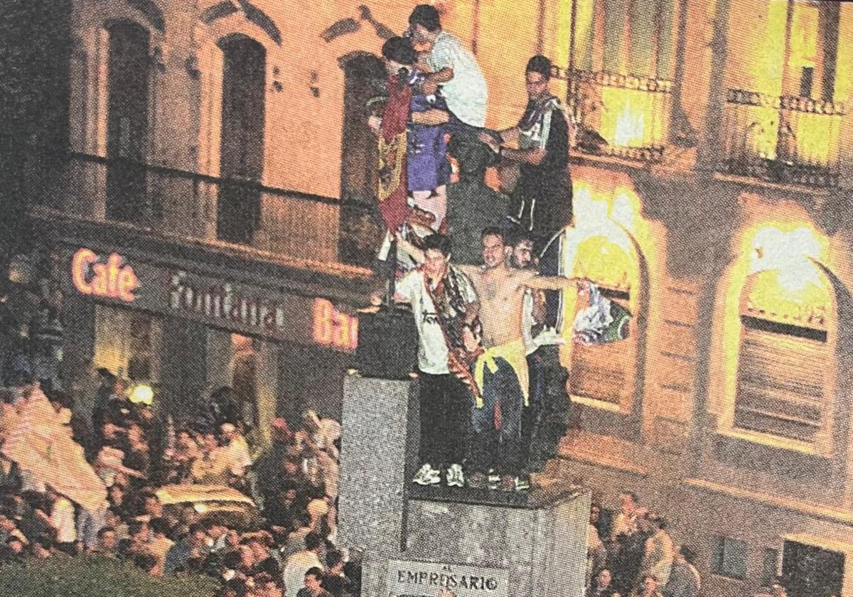 Celebración del título europeo por parte de los aficionados del Real Madrid en Salamanca en el año 2000.