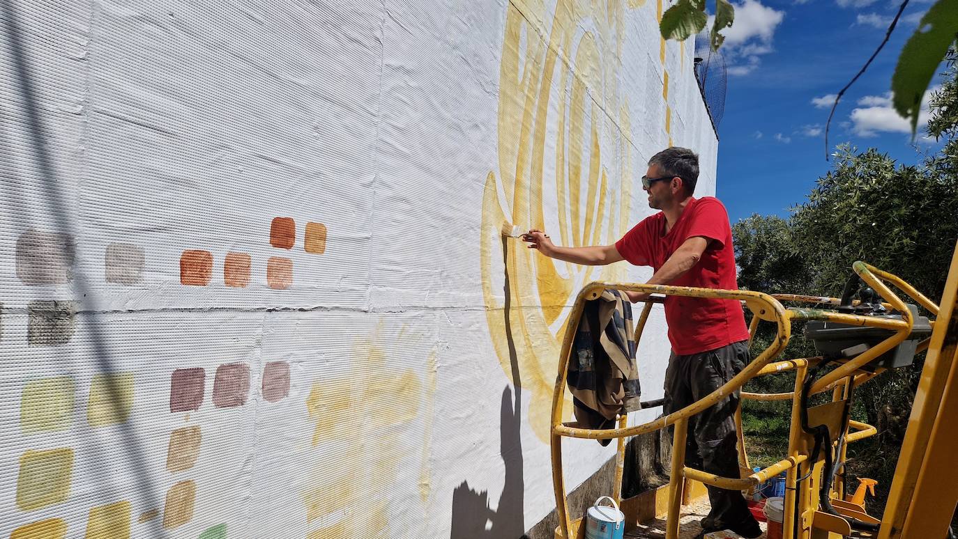 El equilibrio entre hilos y pinturas se une en Garcibuey