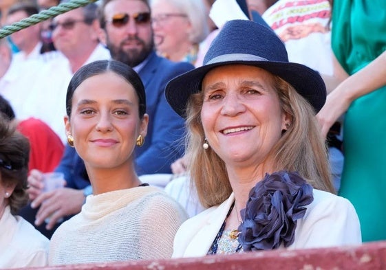 La infanta Elena de Borbón y su hija Victoria Federica de Marichalar y Borbón acuden al último festejo de la Feria de Jerez de la Frontera.