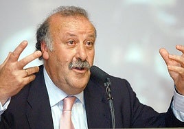 El exentrenador de fútbol salmantino Vicente del Bosque, en el año 2000.