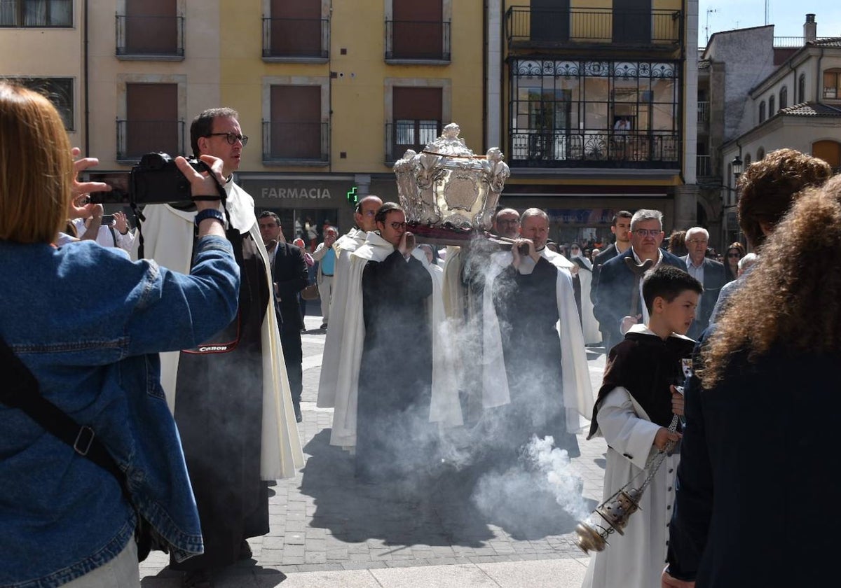 El traslado de la urna de Santa Teresa, en imágenes