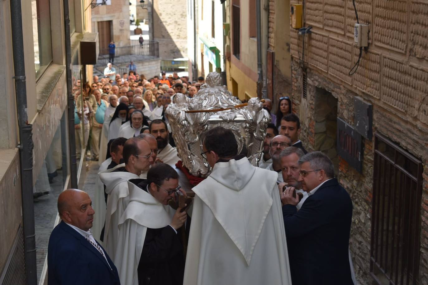 El traslado de la urna de Santa Teresa, en imágenes