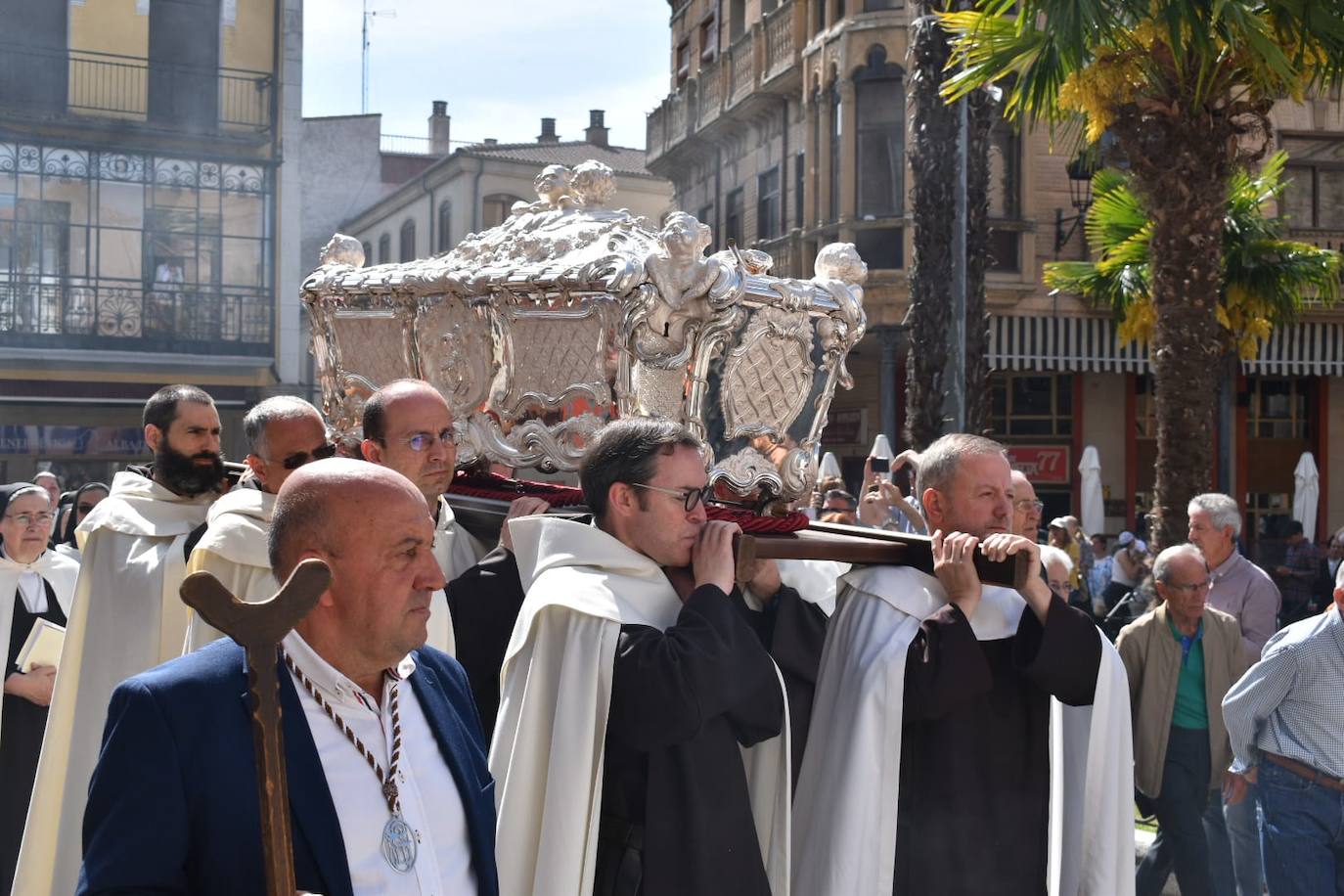 El traslado de la urna de Santa Teresa, en imágenes