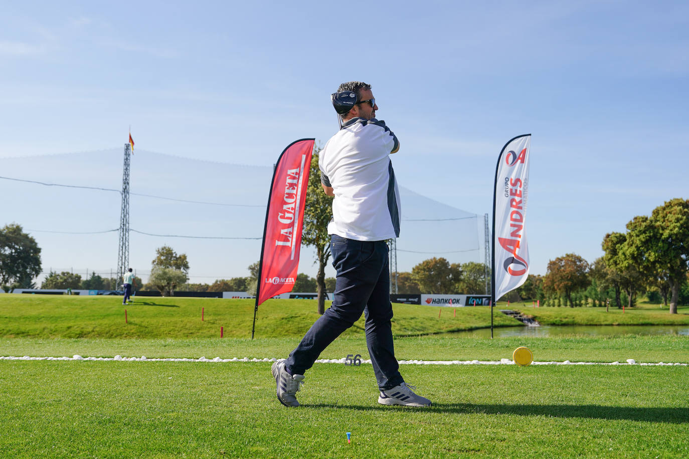 Profesionales y aficionados se lucen en La Valmuza Golf
