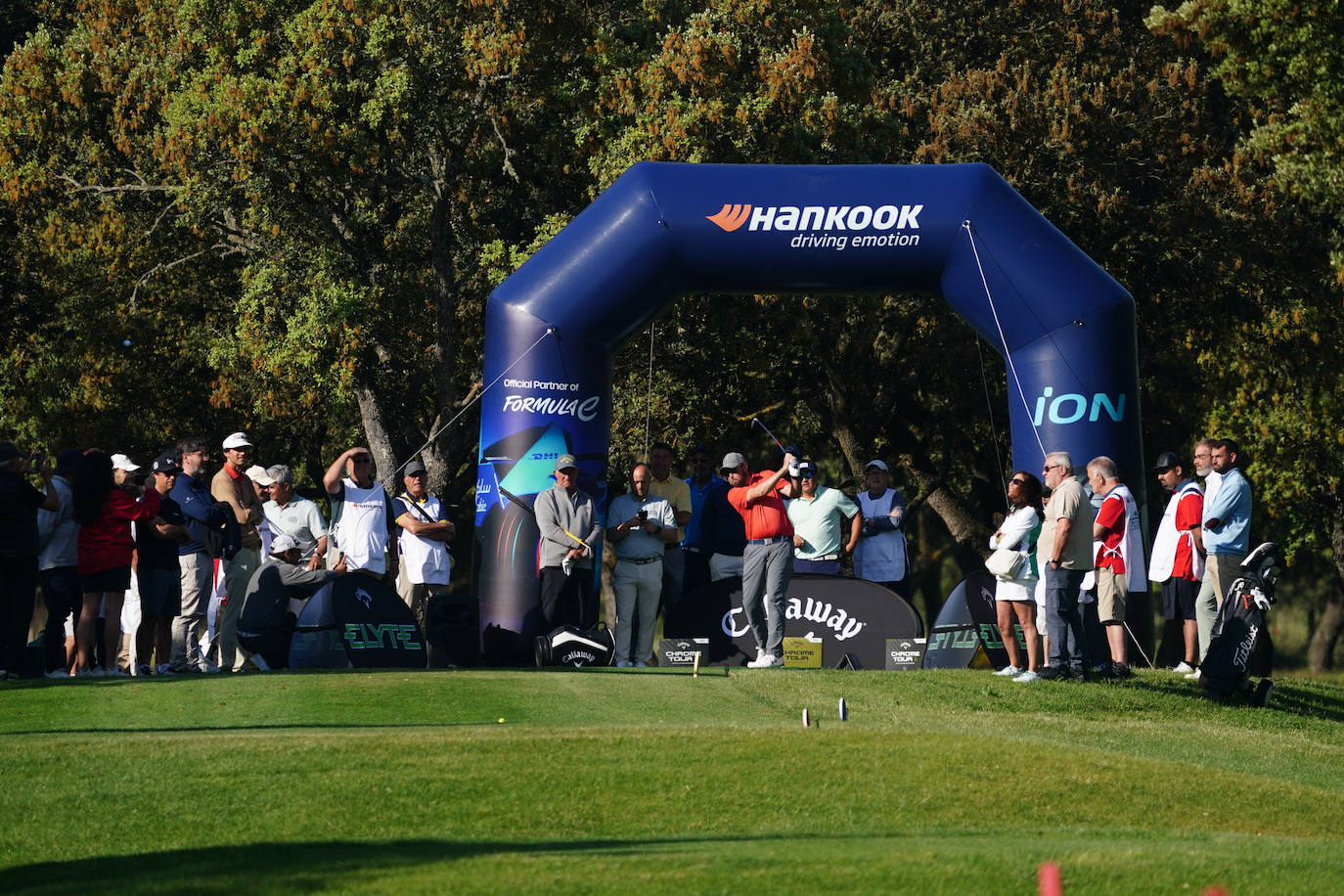 Profesionales y aficionados se lucen en La Valmuza Golf