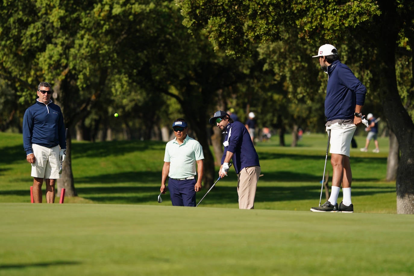 Profesionales y aficionados se lucen en La Valmuza Golf
