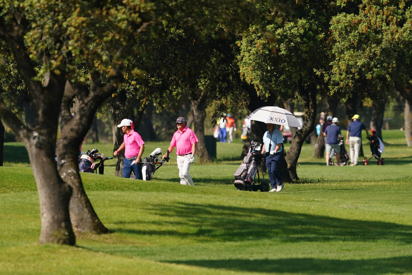 Profesionales y aficionados se lucen en La Valmuza Golf