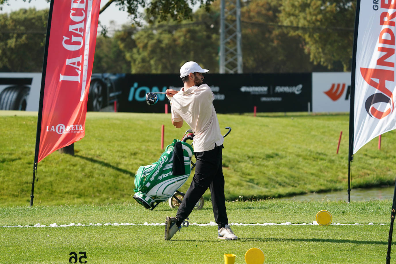 Profesionales y aficionados se lucen en La Valmuza Golf