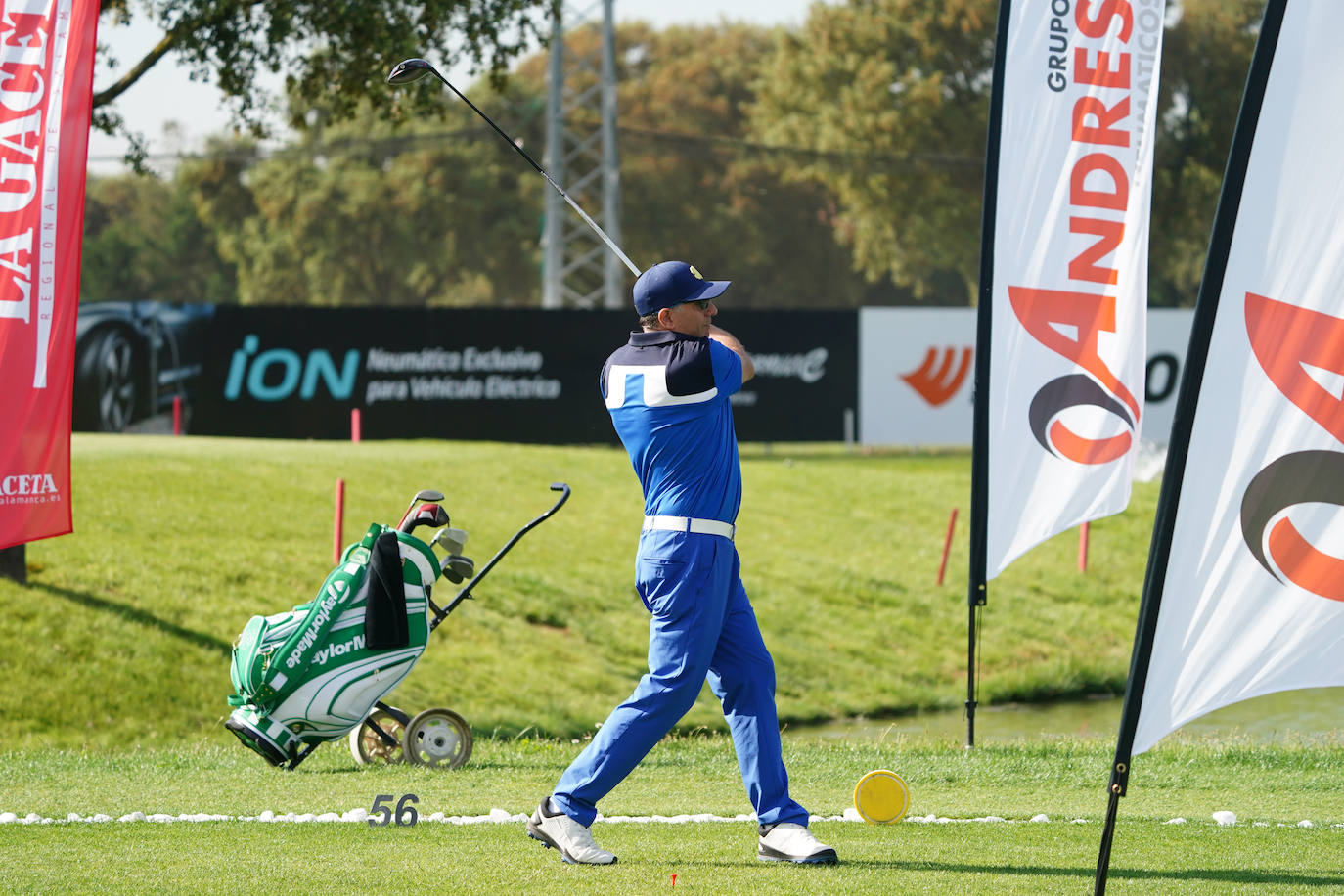 Profesionales y aficionados se lucen en La Valmuza Golf