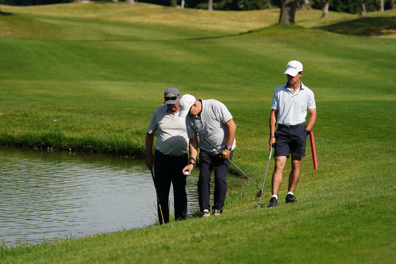 Profesionales y aficionados se lucen en La Valmuza Golf