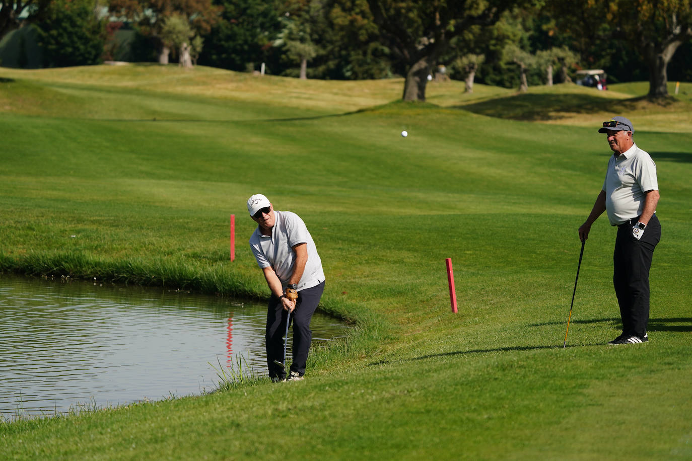 Profesionales y aficionados se lucen en La Valmuza Golf