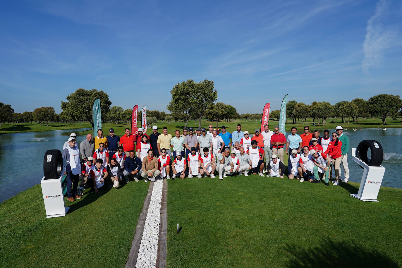 Profesionales y aficionados se lucen en La Valmuza Golf